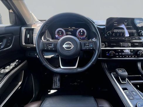 Used 2024 Nissan Pathfinder Platinum AWD/4WD image 5
