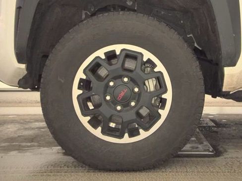 Used 2025 Toyota Tacoma TRD Off-Road image 16