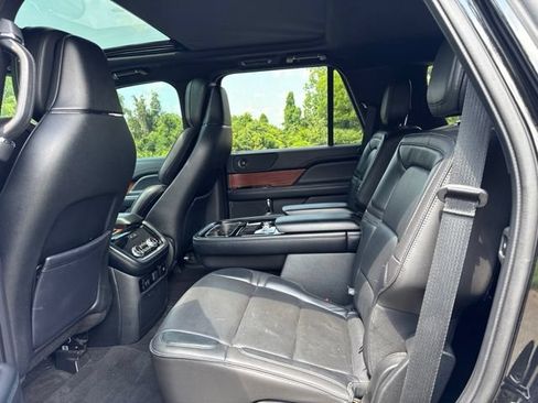 Used 2018 Lincoln Navigator Reserve AWD/4WD image 17