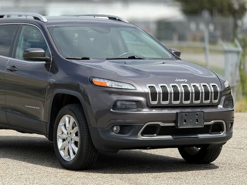 Used 2016 Jeep Cherokee Limited w/ Luxury Group image 15
