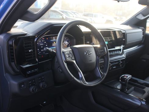 Used 2025 Chevrolet Silverado 1500 ZR2 w/ Technology Package image 18