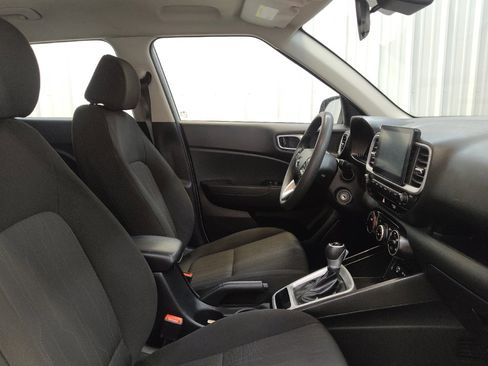 Used 2023 Hyundai Venue SE image 21