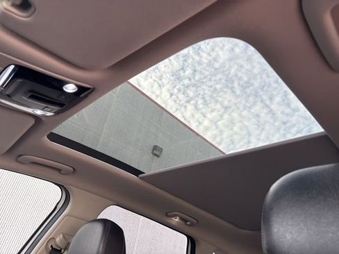Certified 2022 Kia Sorento S w/ Panoramic Sunroof Package image 30
