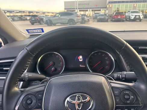 Used 2018 Toyota Camry XSE image 4