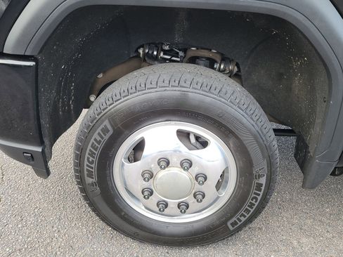 Used 2022 GMC Sierra 3500 Denali w/ Denali Ultimate Package image 16