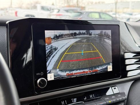 Used 2025 Toyota Camry SE image 23