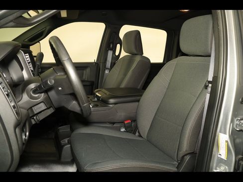 Used 2024 RAM 2500 Tradesman w/ Chrome Appearance Group image 18