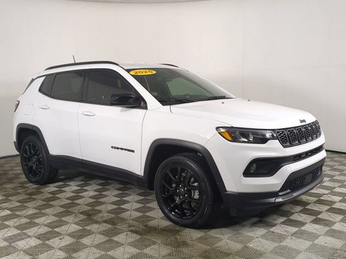 Used 2025 Jeep Compass Latitude w/ Altitude Special Edition AWD/4WD image 2