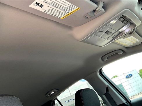 Used 2018 Chevrolet Equinox LT FWD image 23