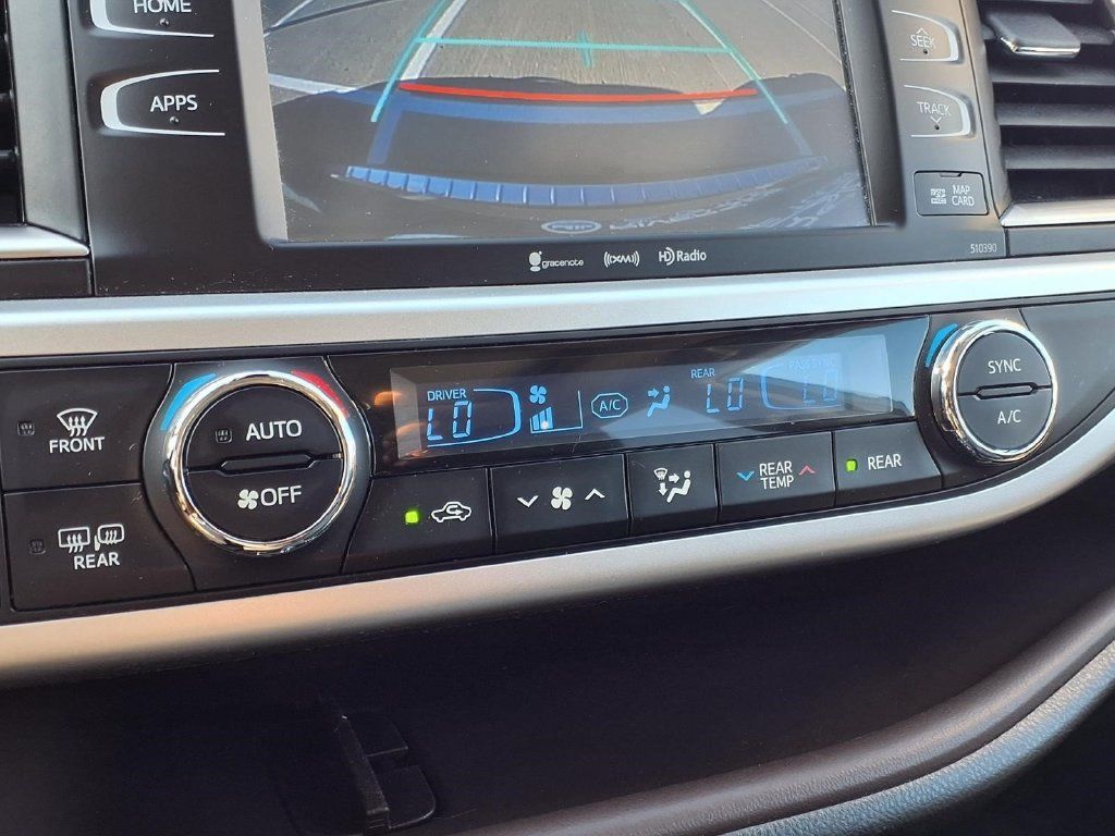 Used 2019 Toyota Highlander XLE AWD/4WD image 12