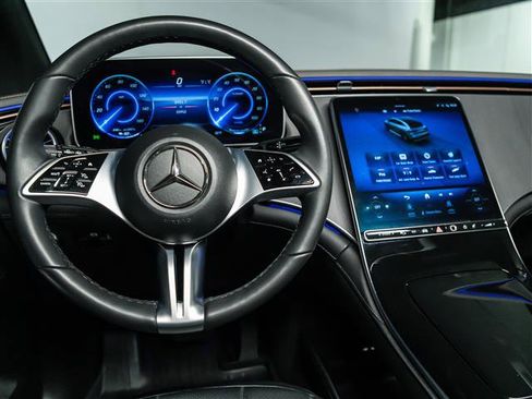 Used 2023 Mercedes-Benz EQE 500 4MATIC SUV image 19