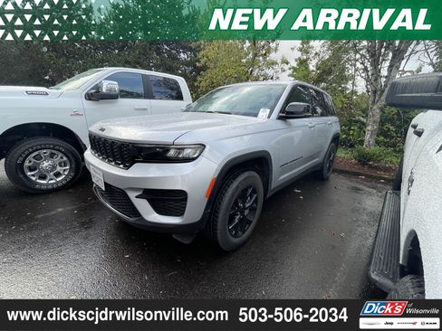 Used 2025 Jeep Grand Cherokee Altitude AWD/4WD image 1