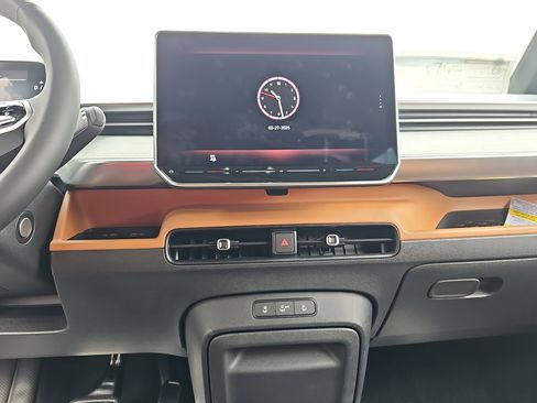 New 2025 Volkswagen ID. Buzz Pro S image 21