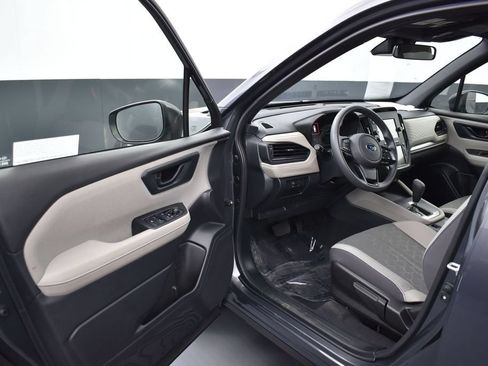 Used 2025 Subaru Forester AWD/4WD image 5