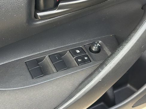 Used 2025 Toyota Corolla LE w/ Convenience Package FWD image 16