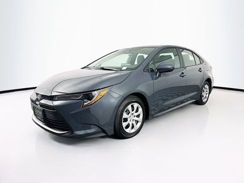 Used 2025 Toyota Corolla LE image 3