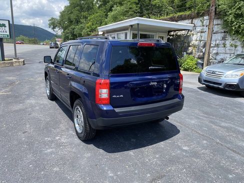 Used 2016 Jeep Patriot Sport w/ Power Value Group AWD/4WD image 3