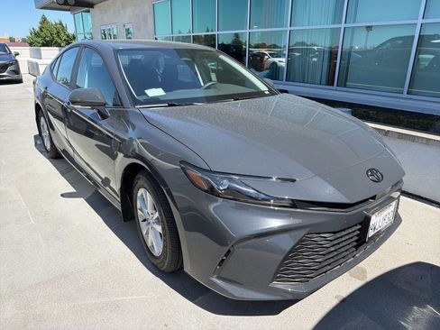 Used 2026 Toyota Camry LE w/ Convenience Package FWD image 1