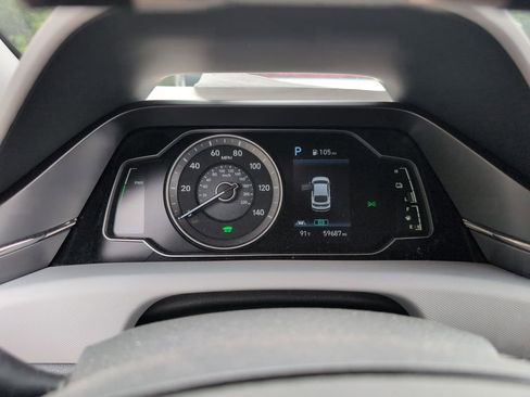 Used 2020 Hyundai Ioniq Blue FWD image 15