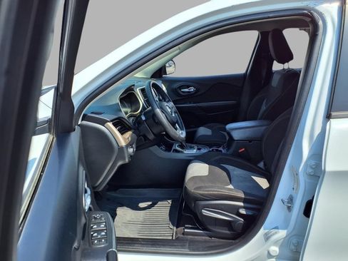 Used 2016 Jeep Cherokee Sport FWD image 21