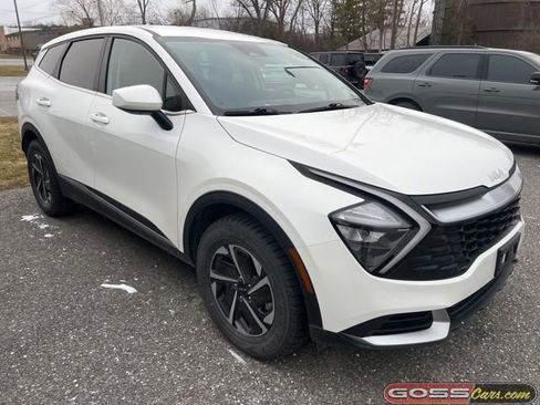 Used 2023 Kia Sportage LX image 2