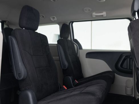 Used 2011 Dodge Grand Caravan Express FWD image 31