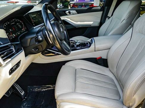 Used 2022 BMW X7 M50i w/ Dynamic Handling Package AWD/4WD image 18
