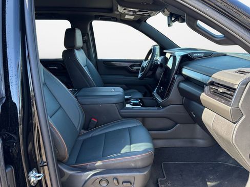 Used 2025 GMC Yukon XL AT4 AWD/4WD image 15