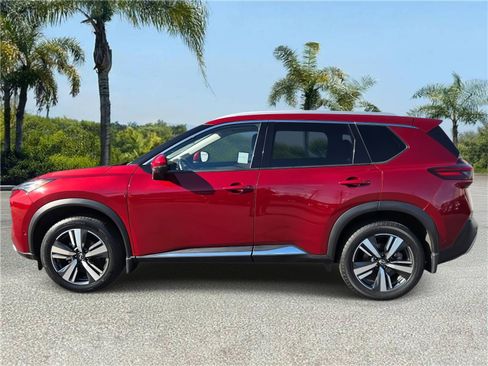 Used 2022 Nissan Rogue Platinum w/ Head-Up Display Package image 2