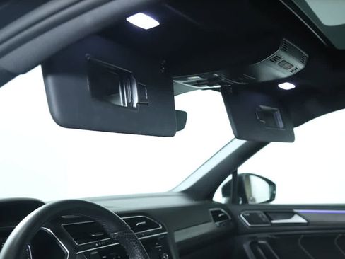 Certified 2022 Volkswagen Tiguan SEL R-Line image 29