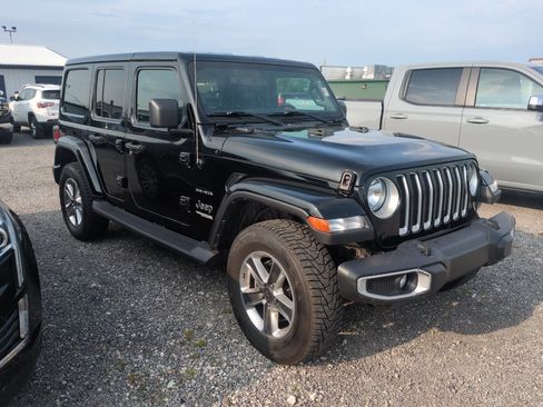 Used 2021 Jeep Wrangler Unlimited Sahara w/ Uconnect 4C Nav & Sound Group AWD/4WD image 3