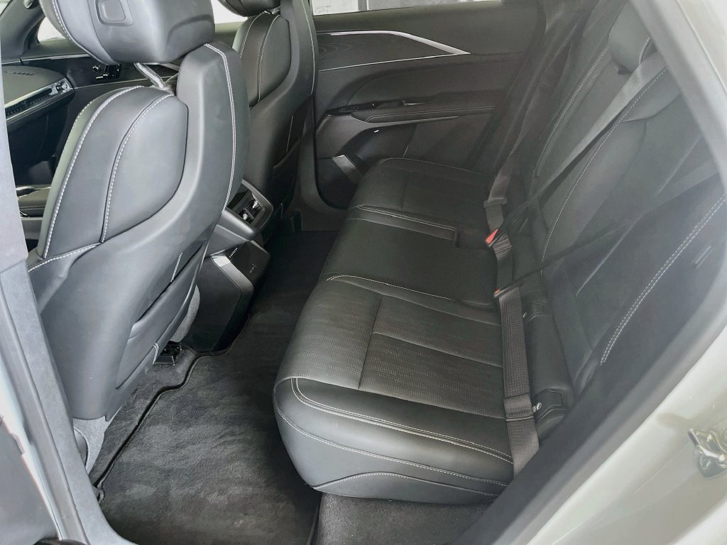 Used 2025 Cadillac Lyriq Luxury w/ LPO, Floor Liner Package AWD/4WD image 24