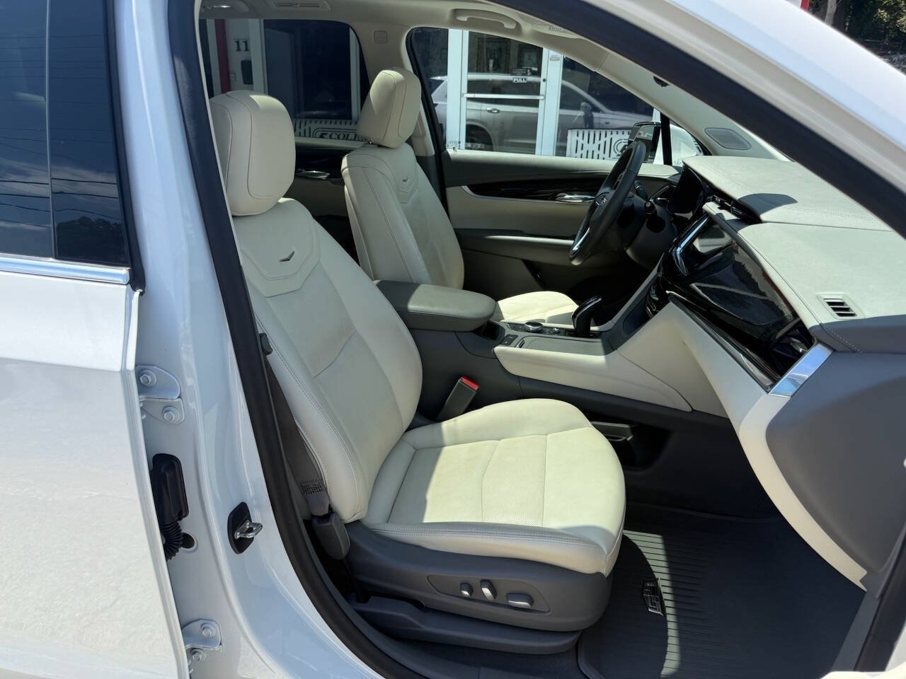 Used 2022 Cadillac XT6 Premium Luxury w/ Technology Package FWD image 17