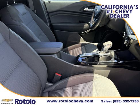 Used 2025 Chevrolet Trax LT w/ LT Convenience Package FWD image 8