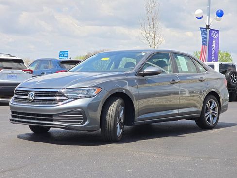 Used 2023 Volkswagen Jetta SE FWD image 18