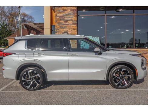 Used 2023 Mitsubishi Outlander SEL 40th Anniversary image 2