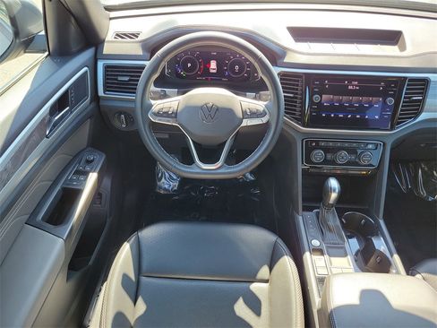 Used 2022 Volkswagen Atlas Cross Sport SE w/ Panoramic Sunroof Package image 15