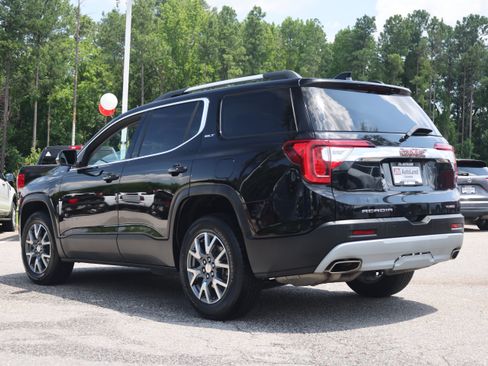 Used 2023 GMC Acadia SLT AWD/4WD image 3