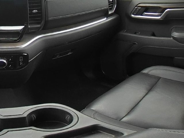 Used 2025 GMC Sierra 1500 SLT AWD/4WD image 31