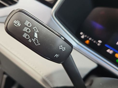 New 2026 Volkswagen Taos SE FWD image 27
