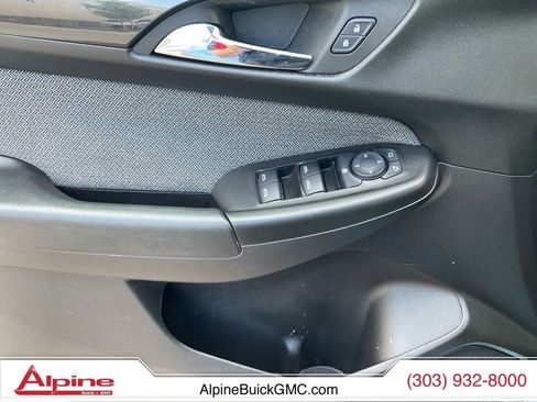 Used 2025 Chevrolet TrailBlazer LT AWD/4WD image 19