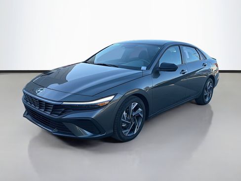 Used 2025 Hyundai Elantra Sport image 7