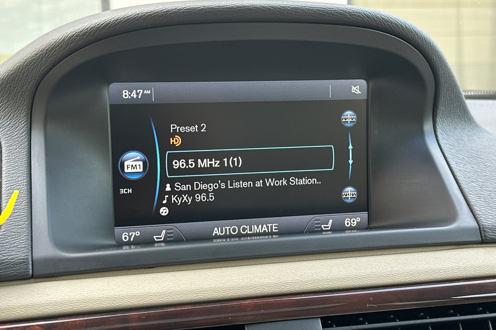 Used 2015 Volvo XC70 T5 Platinum FWD image 21