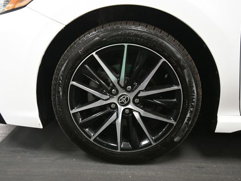 Used 2022 Toyota Camry SE w/ Carpet Mat Package (TMS) FWD image 32