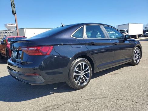 Used 2024 Volkswagen Jetta Sport image 6