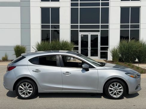 Used 2018 MAZDA MAZDA3 Sport FWD image 4