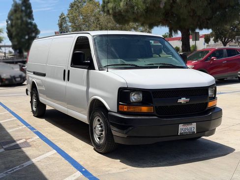 Used 2017 Chevrolet Express 3500 Extended RWD image 5