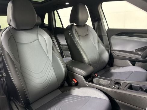 New 2025 Volkswagen Tiguan SE R-Line image 14