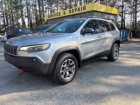 Used 2020 Jeep Cherokee Trailhawk w/ Cold Weather Group AWD/4WD image 2