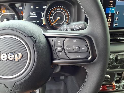 Used 2025 Jeep Wrangler Unlimited Rubicon AWD/4WD image 20